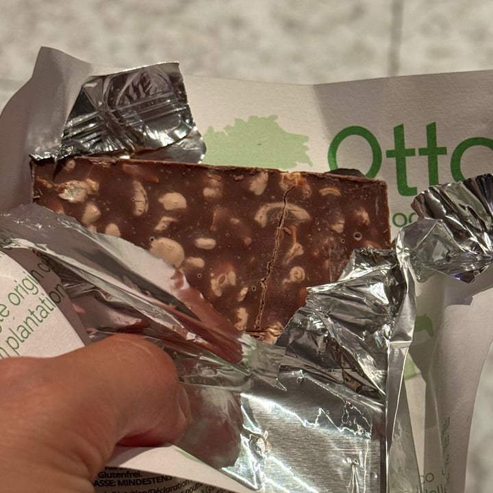 photo of Otto chocolates Cioccolato A Base Di Avena Con Granella Di Nocciole shared by @mykemical on  08 Oct 2025 - review