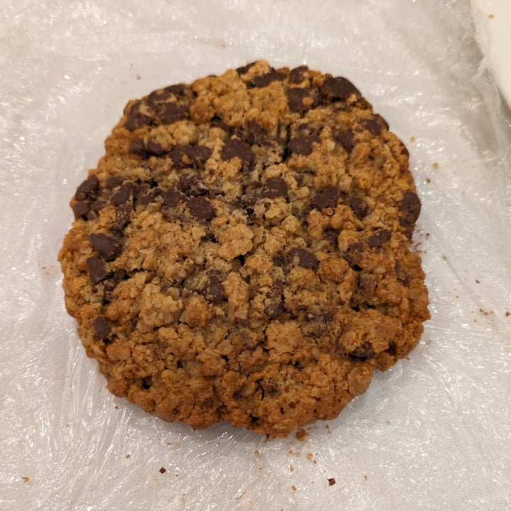 photo of Happy Little Treats Peanut Butter Oatmeal Chocolate Chip Cookie shared by @edav334 on  15 Nov 2023 - review
