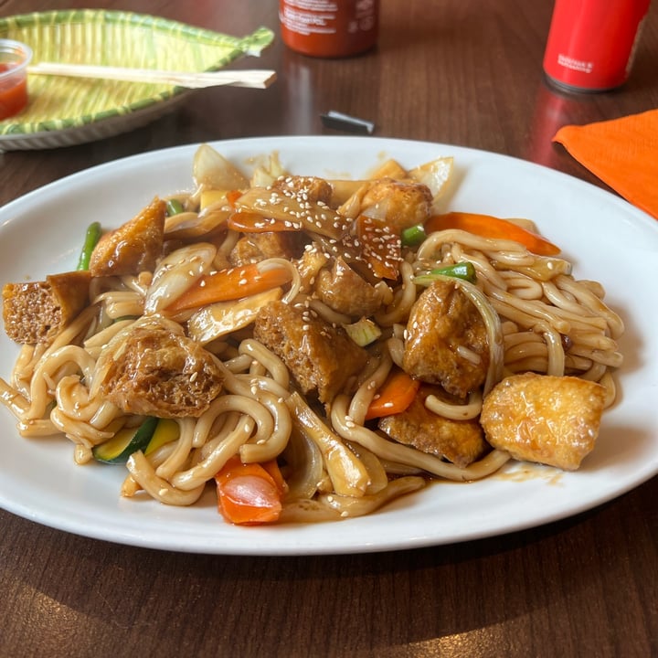 photo of Restaurang Mölnlycke Wok Vegan Noodle Stir Fry shared by @theblobbyvegan on  27 Jan 2024 - review
