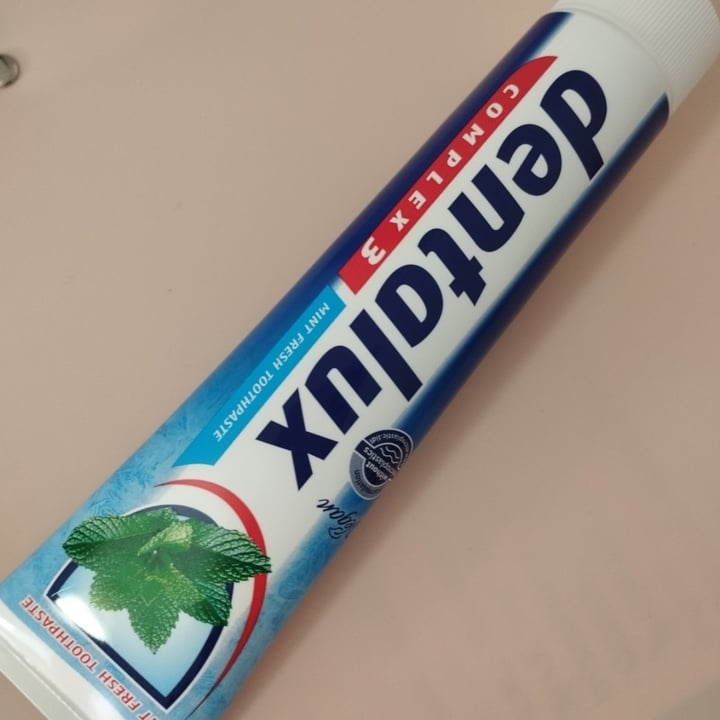 photo of Dentalux Complex 3 mint fresh toothpaste shared by @federicajackdanieles on  26 Jan 2024 - review