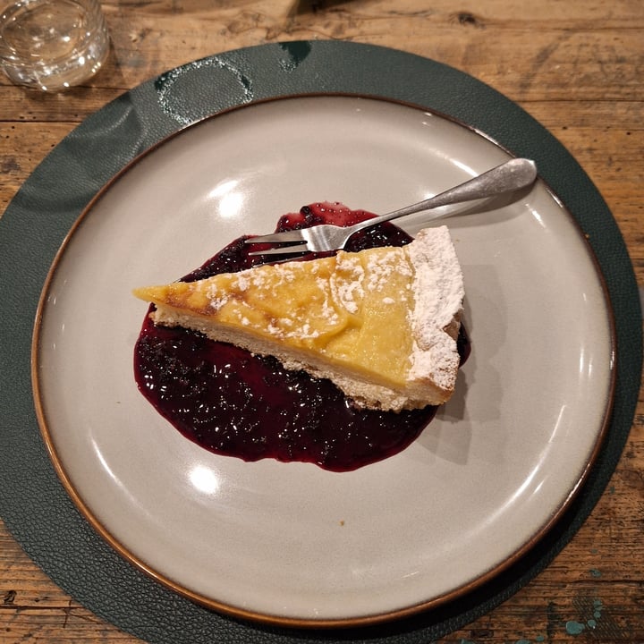 photo of Circolo Arolese Torta con crema e confertura di frutti di bosco shared by @grepap on  27 Apr 2024 - review