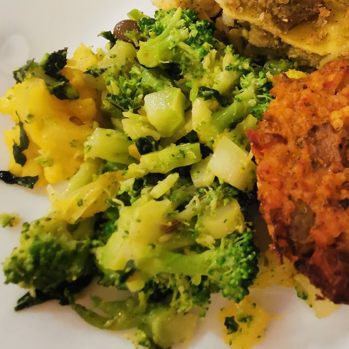photo of La Gastronomia Veg Broccoli, cavolfiore e olive shared by @posataverde on  14 May 2024 - review