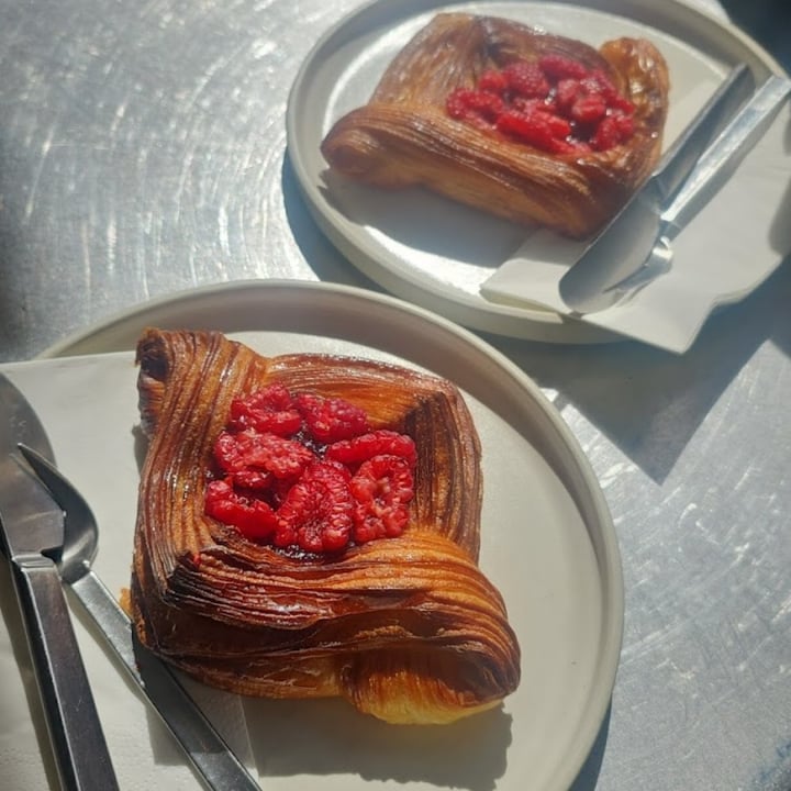 photo of SAINT-JEAN Amsterdam Raspberry Danish shared by @david- on  26 Apr 2024 - review