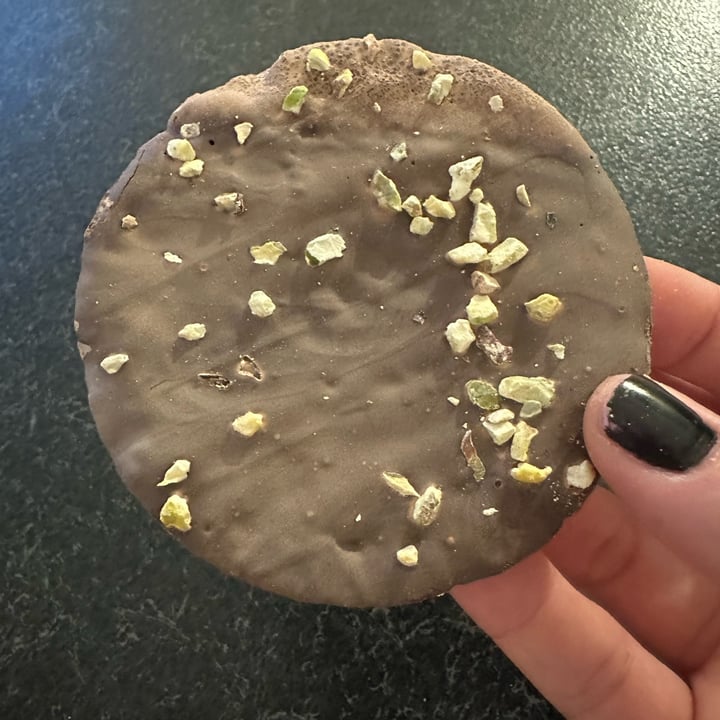 photo of Fiorentini Choco mais gallette con cioccolato fondente e granella di pistacchio shared by @irfer on  03 Oct 2023 - review