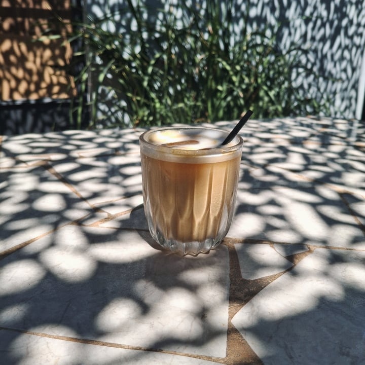 photo of Bandada Café Latte frío con leche de almendras shared by @nuriagenequilis on  04 Oct 2025 - review
