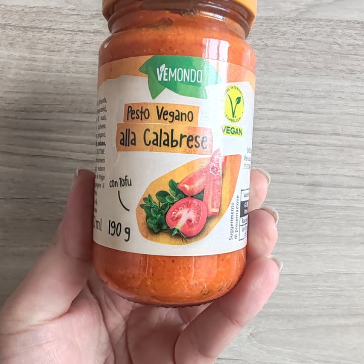 photo of Vemondo Pesto Vegano alla Calabrese shared by @elevegansoul on  12 Mar 2025 - review