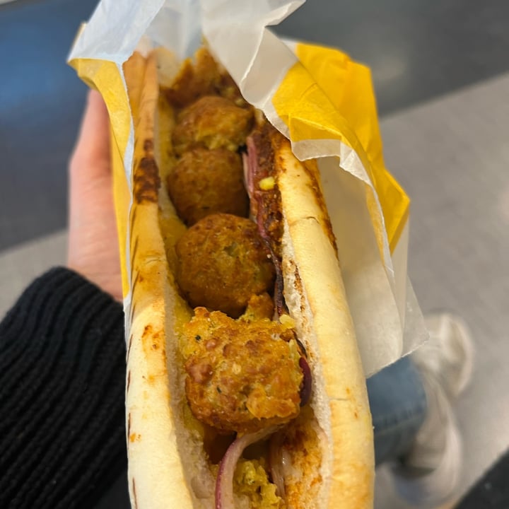 photo of Panos Airport Charleroi Panini Falafel Mango Chutney shared by @soff98 on  10 Mar 2024 - review