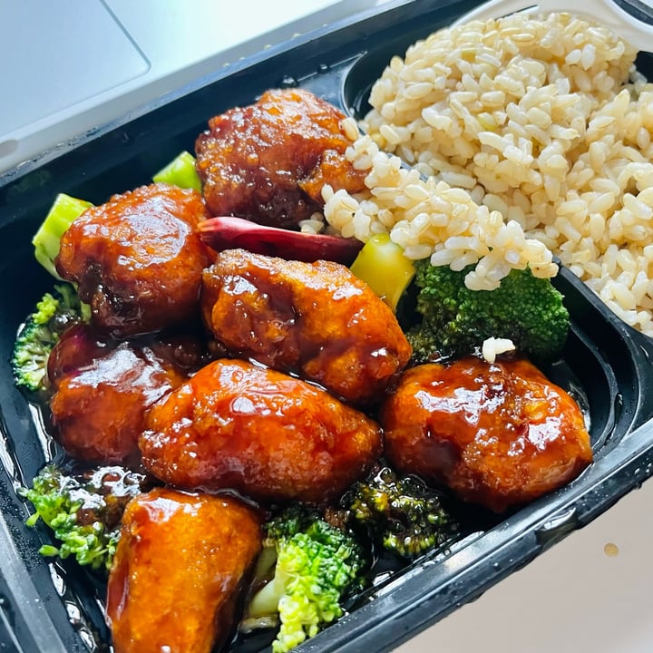 photo of The Original Buddha Bodai General Tso’s Chicken shared by @hugemittons on  15 Jan 2024 - review