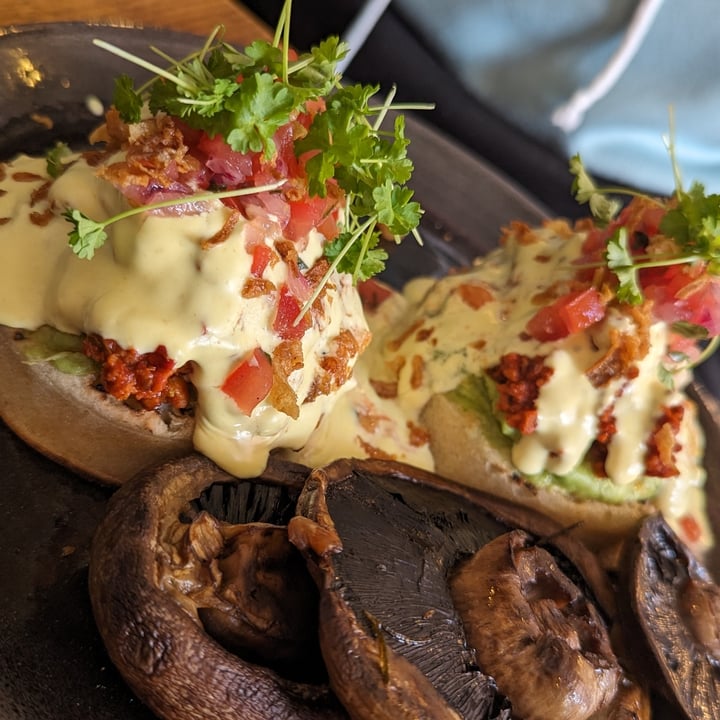 photo of Cafe 33 Vegan Benedict shared by @alicesabrina on  07 Apr 2024 - review