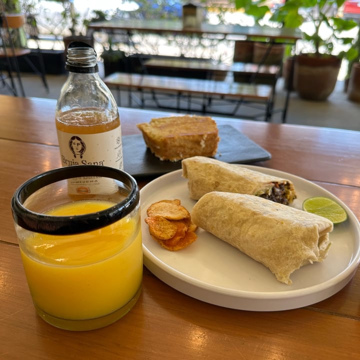 photo of Herbívoro Burrito breakfast shared by @vannyrev on  29 Apr 2024 - review