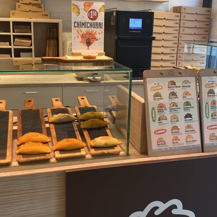 photo of Las Muns Empanada Humita Vegana shared by @arjolla on  03 Jul 2025 - review