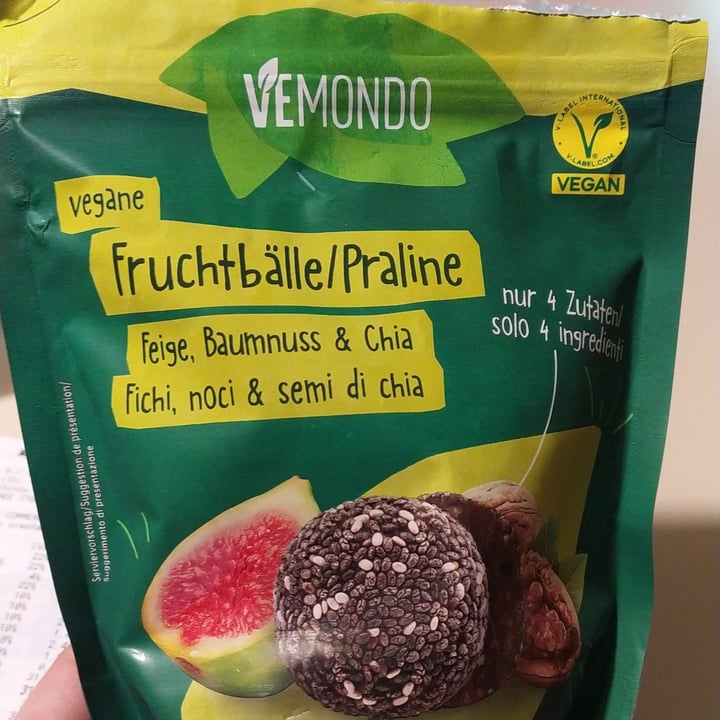photo of Vemondo praline fichi, noci e semi di chia shared by @marghe333 on  10 Jun 2024 - review