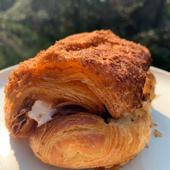 photo of To Live For Bakery & Cafe Smores Pain Au Chocolat shared by @vegoutvictoria on  31 Dec 2023 - review