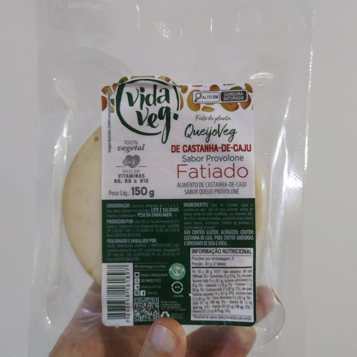 photo of Vida Veg QueijoVeg de Castanha de Caju sabor Provolone - Fatiado shared by @cassiot on  09 Sep 2023 - review
