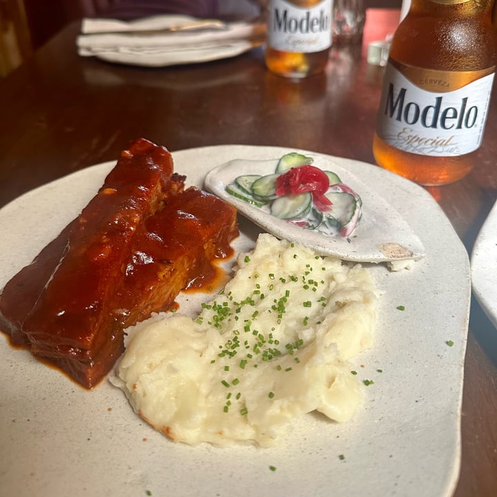 photo of El Mundo Restaurante Costillas de BBQ a base de Seitán shared by @nancy on  17 Oct 2025 - review