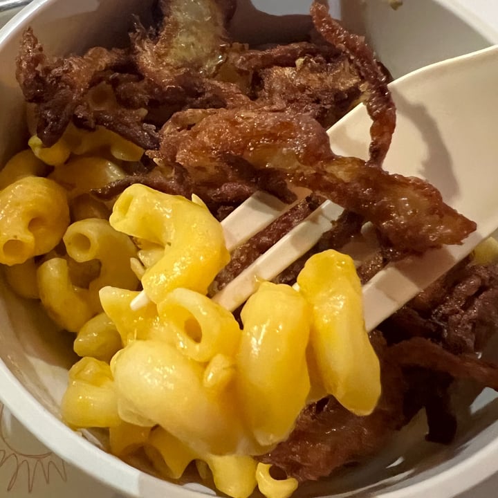 photo of Hey, Sunshine Kitchen mac n cheese shared by @vegangumshoe on  25 Sep 2023 - review