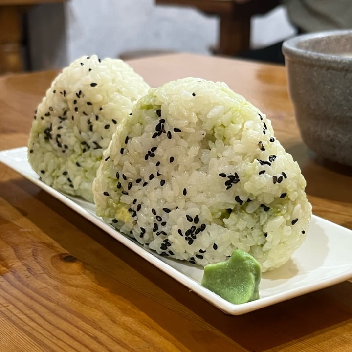 photo of Lucky Cat Avocado Vegan Mayo Onigiri shared by @soy-orbison on  10 May 2024 - review