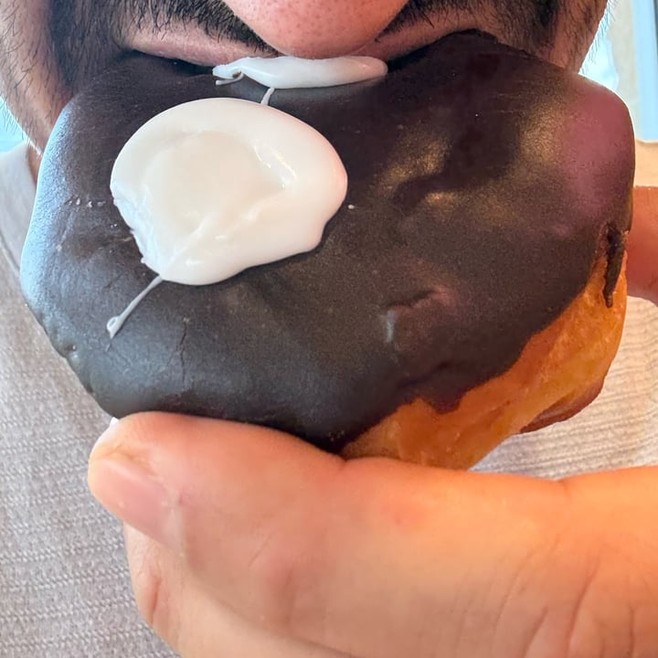 photo of Voodoo Doughnut - Washington & Waugh Portland cream shared by @cayo on  04 Aug 2025 - review