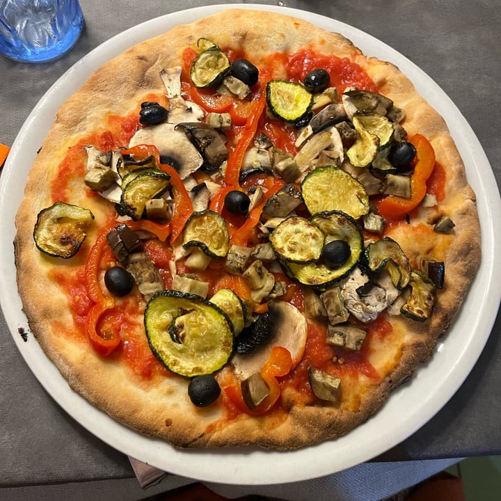 photo of Pizzeria da Serafino e Giovanni Pizza vegetariana senza glutine shared by @caterinaviti on  27 Aug 2023 - review