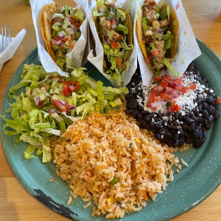 photo of Tacotarian Veggie taco platter shared by @sarahthebrat on  05 Oct 2023 - review