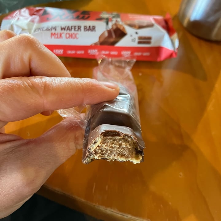 photo of LoveRaw Cre&m Wafer Bar Milk Choc shared by @funnyoctopus99 on  05 Apr 2024 - review