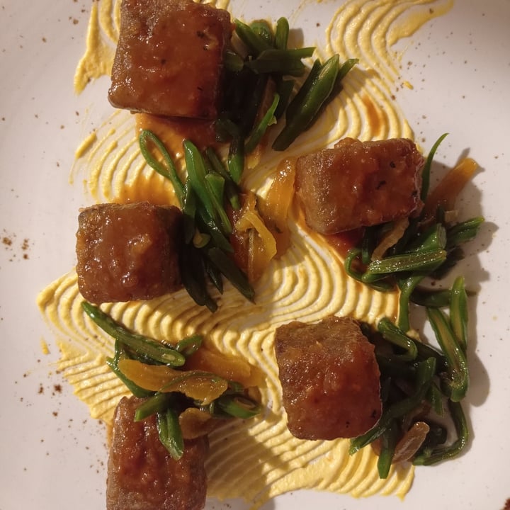 photo of Soul kitchen Tempeh di piselli marinato agli agrumi con insalata di taccole e albicocce con salsa bernese shared by @susberry on  20 Apr 2024 - review