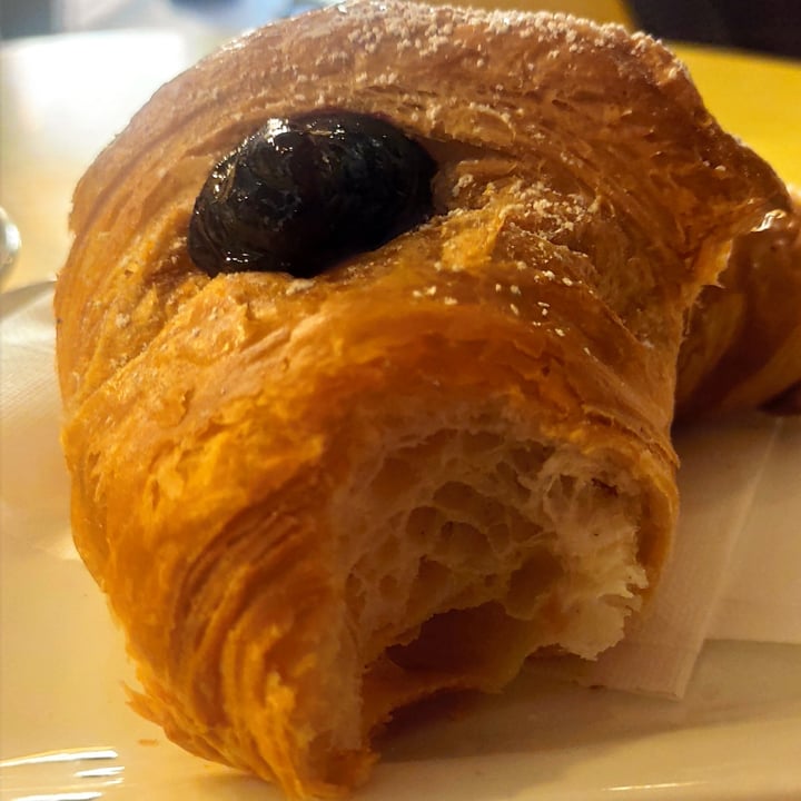 photo of Dolciaria Cantonucci Verona Brioche vegana shared by @meba411 on  21 Aug 2023 - review