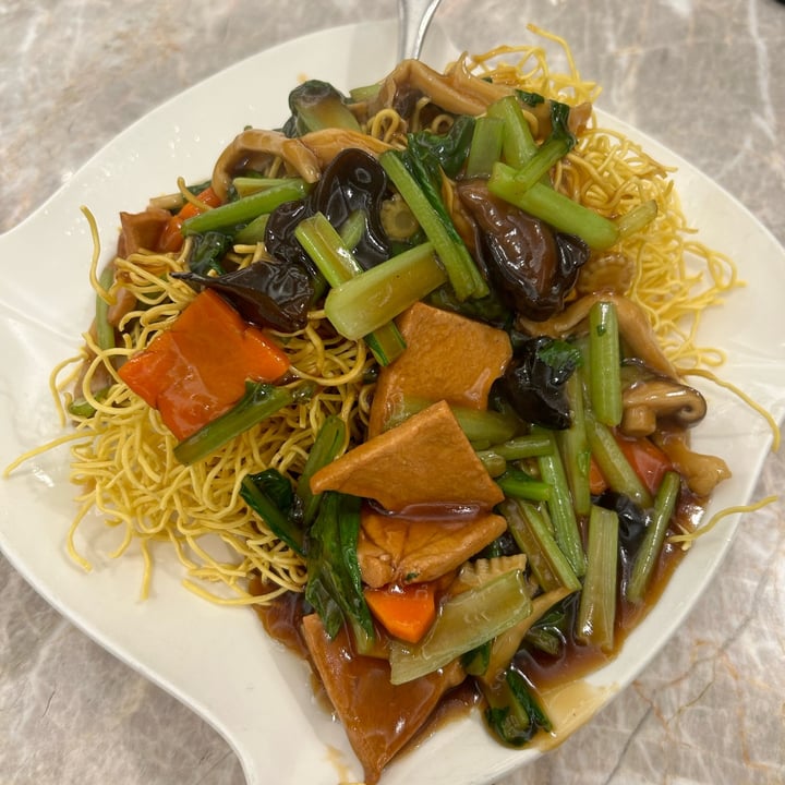 photo of Yang Shin Vegetarian Restaurant Cantonese chow mein 廣州炒麵 shared by @tiascaz on  05 Apr 2024 - review