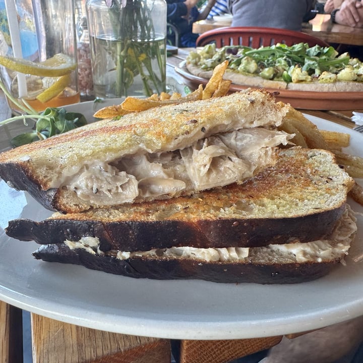 photo of Fresh Earth Food Store Ch!cken Mayo Grilled Sarmie shared by @securemonkey88 on  25 Aug 2024 - review