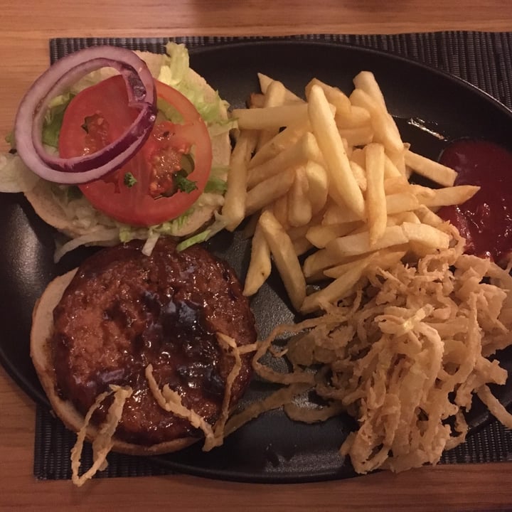 photo of Cincinnati Spur Steak Ranch 100% Plant Based Burger shared by @sylvacharm on  22 Sep 2024 - review