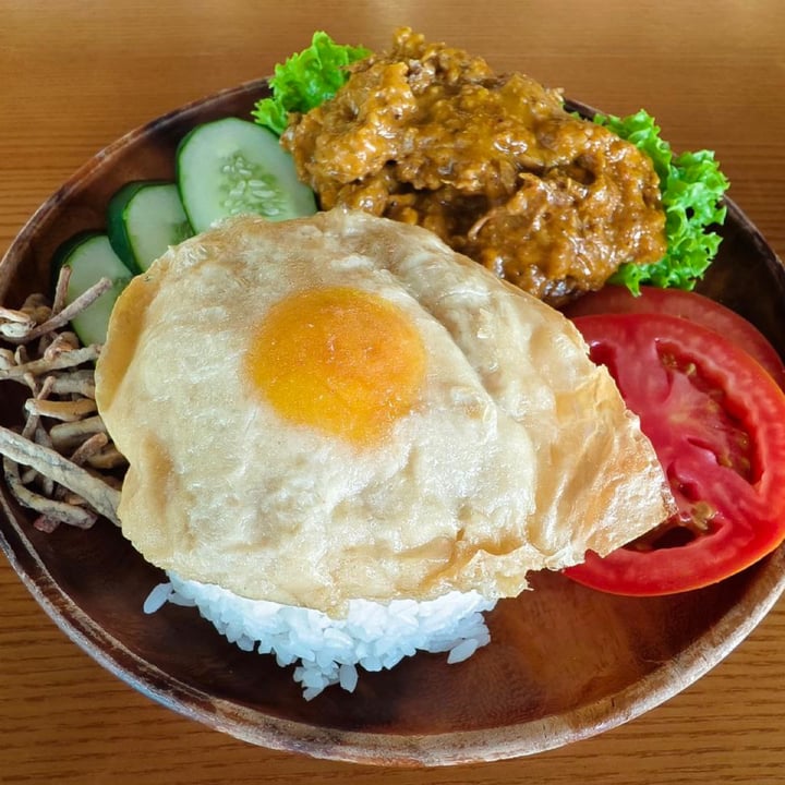 photo of nomVnom Bistro toon Rendang Rice With Vegan Fried Plantegg shared by @yunming on  03 May 2024 - review