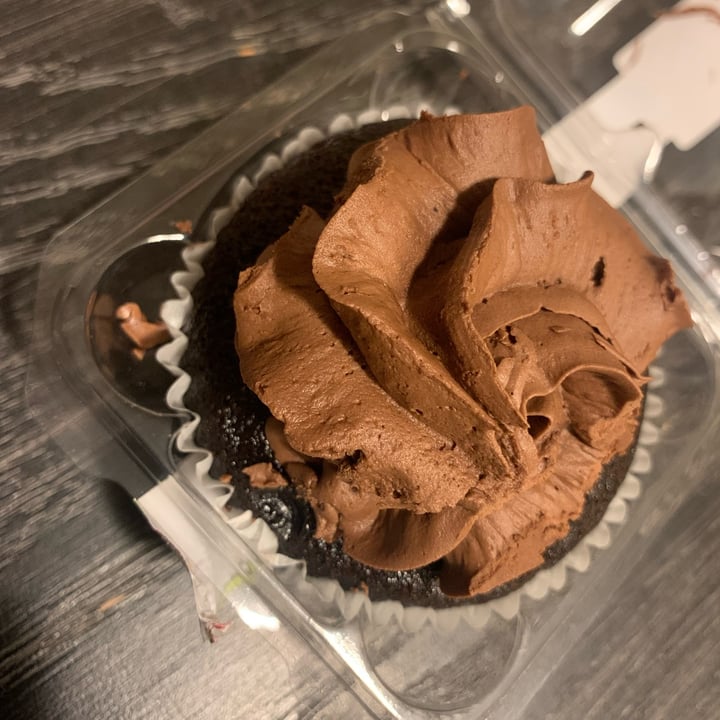photo of Just Desserts San Francisco Midnight Chocolate Cupcake shared by @friendlyvegan on  11 Oct 2023 - review