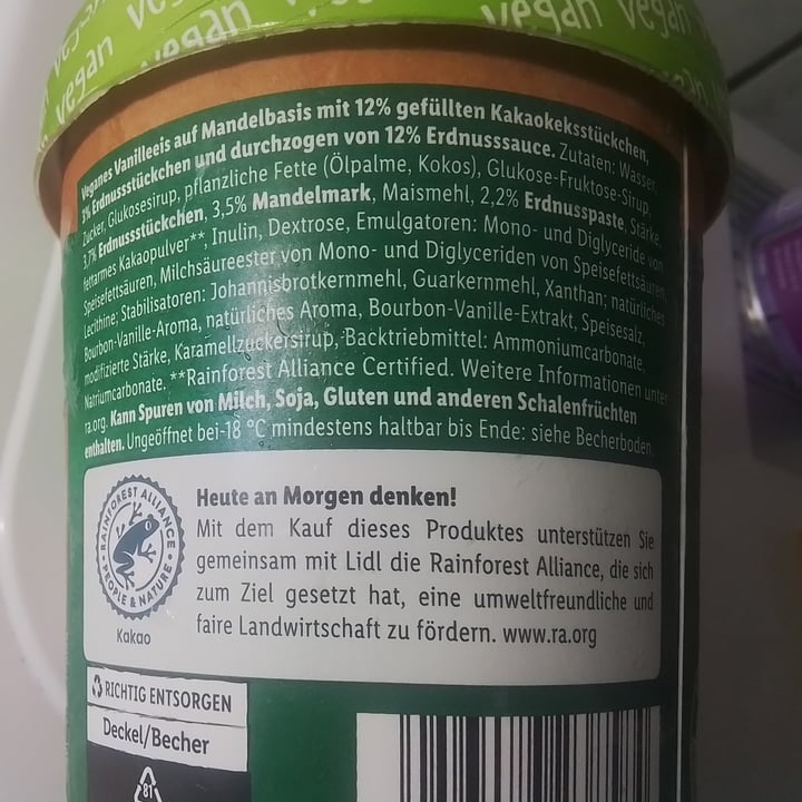 photo of Vemondo Veganes Eis Peanut Butter and Cookies shared by @thegermantrashpanda on  21 Mar 2024 - review