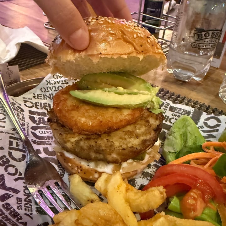 photo of Bossa Sunningdale Vegan chicken burger shared by @zsuz on  02 May 2025 - review