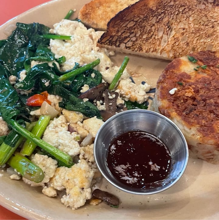 photo of Snooze an AM Eatery Tofu scramble and pancakes shared by @islandbird on  17 Feb 2024 - review