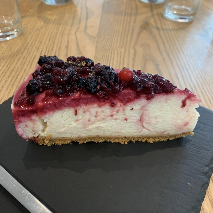 photo of DaTerra Baixa Berry Cheesecake shared by @miriam27 on  02 Oct 2023 - review