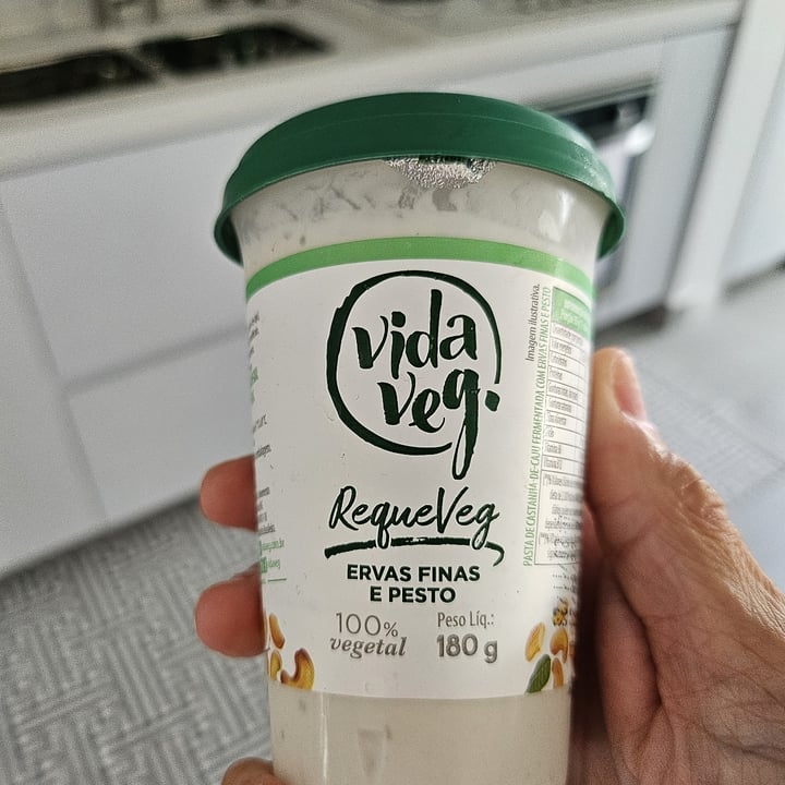 photo of Vida Veg Requeijão Vegano Ervas Finas E Pesto shared by @iaraturrin on  01 Nov 2023 - review