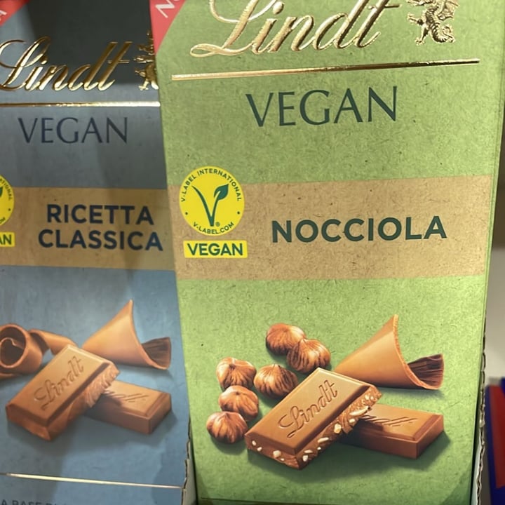 photo of Lindt Chocolate Vegano Classic shared by @sonoaisha on  01 May 2025 - review