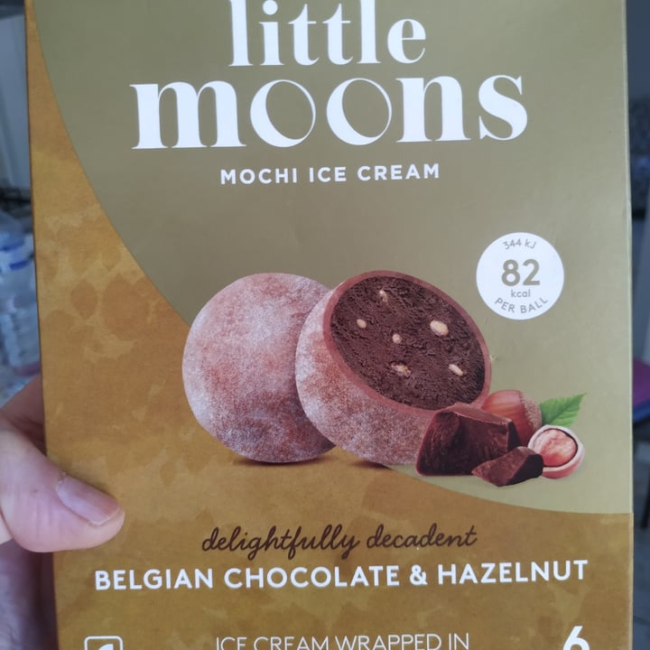 photo of Little Moons Belgian chocolate & hazelnut mochi shared by @gattopachanga1 on  05 Sep 2023 - review