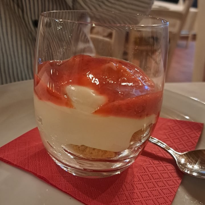 photo of Pizzeria Vizio 5 Cremoso alla fragola shared by @veeckie on  25 Aug 2023 - review