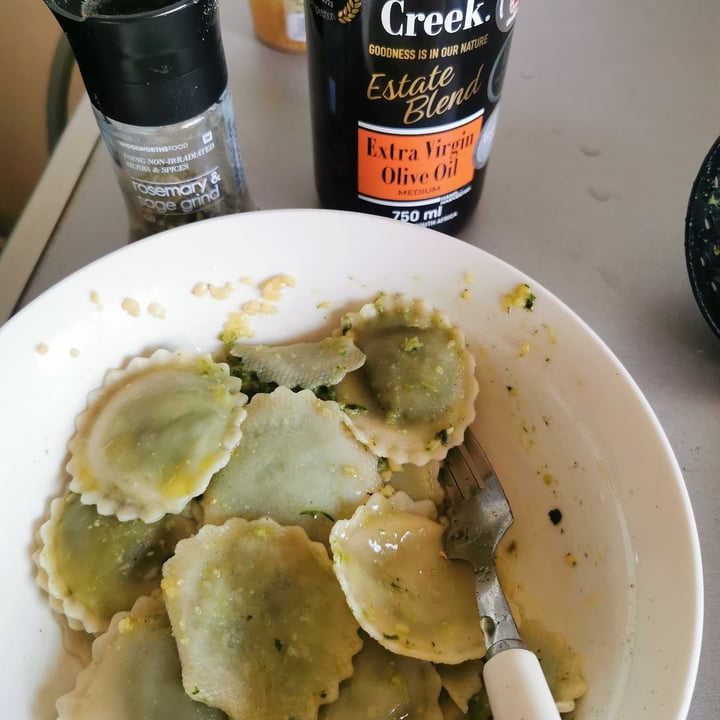 photo of Woolworths Food Spinach & Hummus Vegan Ravioli shared by @vickysveganry on  02 Dec 2023 - review