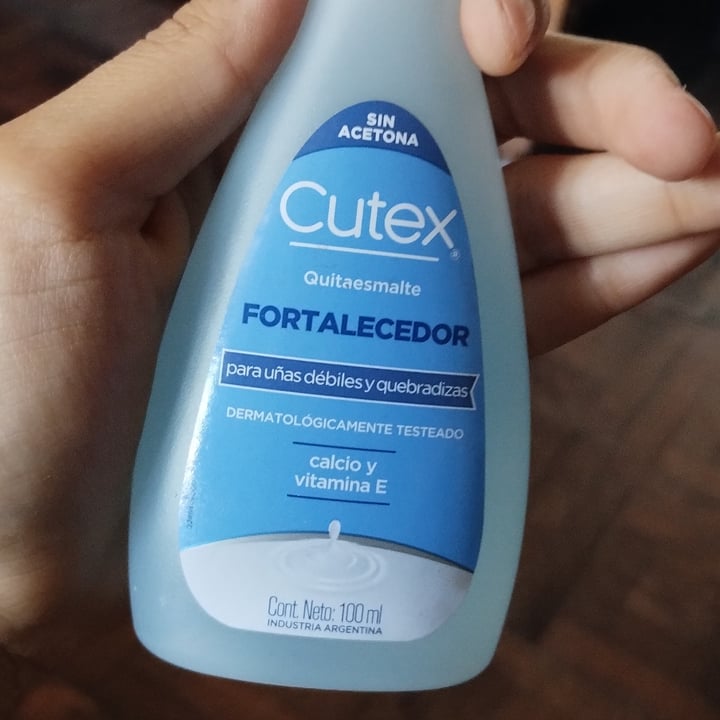 photo of Cutex quitaesmalte fortalecedor sin acetona shared by @laravillegas on  04 Jan 2024 - review