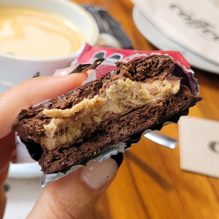 photo of The Coffee Store Migueletes Alfajor Negro De Maní shared by @valentinarolandelli on  06 Apr 2024 - review