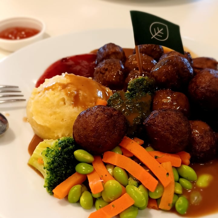 photo of IKEA Restaurant plant balls with mashed potato and mixed vegetables shared by @yiersansiwu on  10 Mar 2025 - review