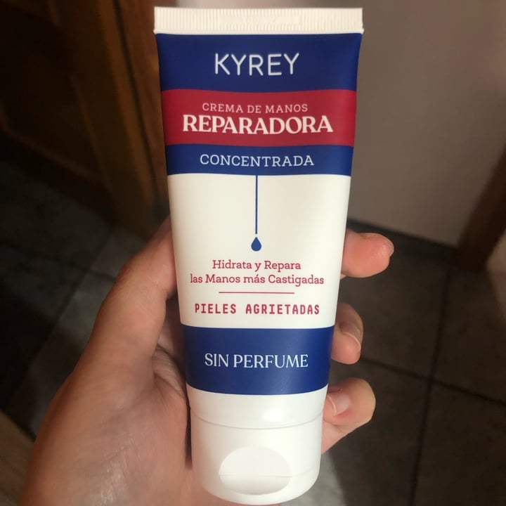 photo of Kyrey Crema de manos reparadora shared by @juniza13 on  05 May 2024 - review