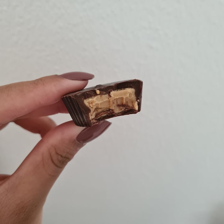 photo of dmBio vegane peanut butter cups shared by @ishara- on  21 Mar 2024 - review
