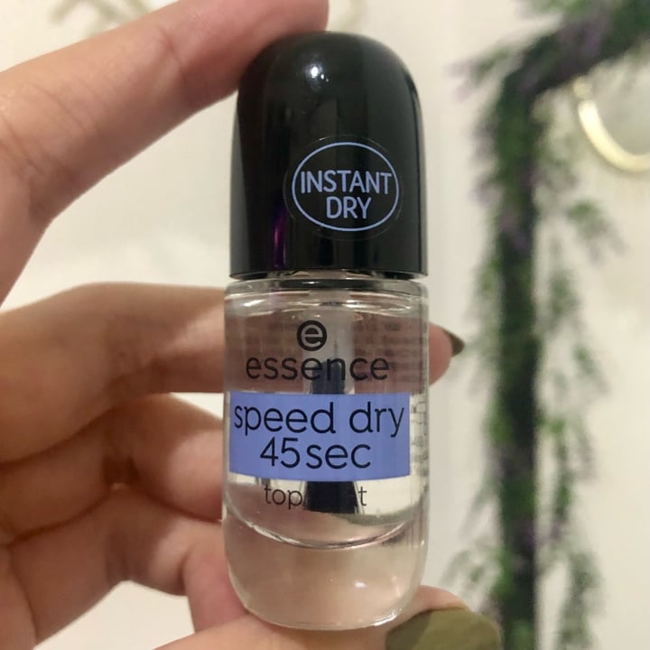 photo of Essence  Speed dry 45 Sec - Top coat shared by @flaaraujo on  09 Sep 2023 - review
