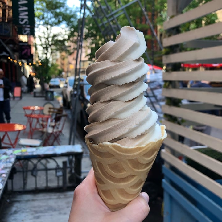 photo of Orchard Grocer Tiramisu Vanilla Soft Serve shared by @ilovegoats on  13 May 2024 - review
