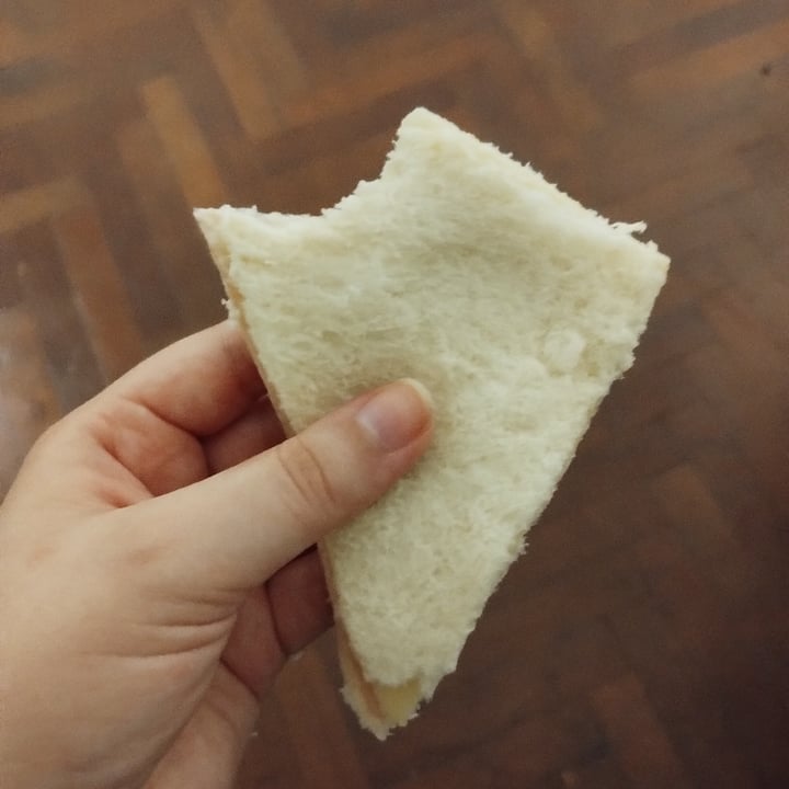 photo of No Vivas de Ensalada Sandwich de Jamón y queso pan blanco shared by @roflo on  08 Apr 2024 - review