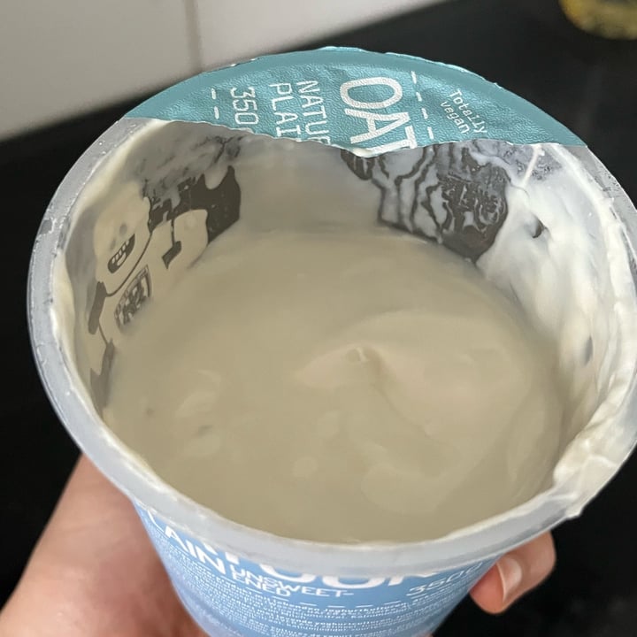 photo of Oatly Oatgurt Plain Unsweetened shared by @alessiatal on  28 Mar 2024 - review